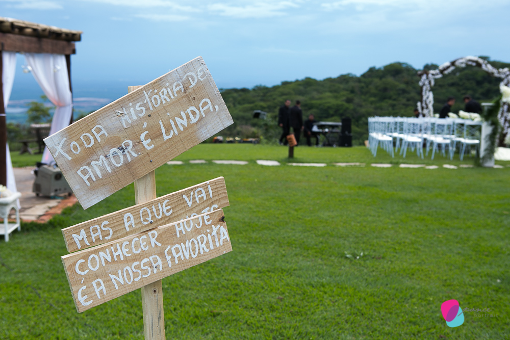 casamento, wedding, casamento na chapada, bistro da mata, fotografia de casamento, wedding day, noiva, vestido de noiva, rendas, detalhes, details, bride, smile, love, chapada, chapada dos guimaraes, mato grosso, case de dia, ponce fotografia, felipe ponc