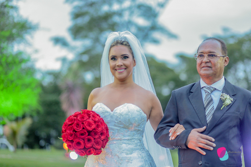 casamento, wedding, casamento na chapada, bistro da mata, fotografia de casamento, wedding day, noiva, vestido de noiva, rendas, detalhes, details, bride, smile, love, chapada, chapada dos guimaraes, mato grosso, case de dia, ponce fotografia, felipe ponc