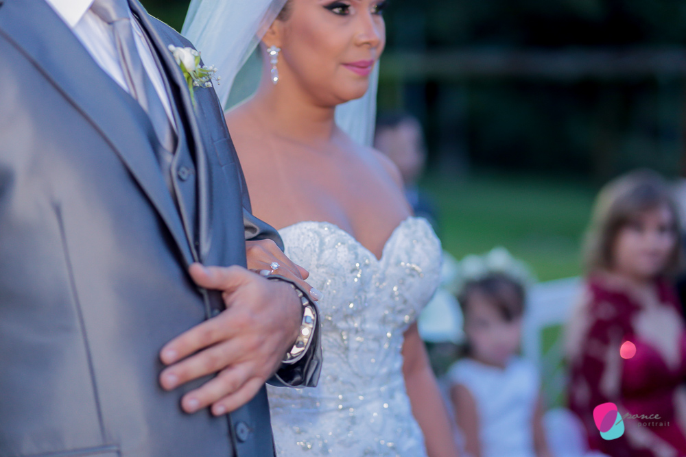 casamento, wedding, casamento na chapada, bistro da mata, fotografia de casamento, wedding day, noiva, vestido de noiva, rendas, detalhes, details, bride, smile, love, chapada, chapada dos guimaraes, mato grosso, case de dia, ponce fotografia, felipe ponc