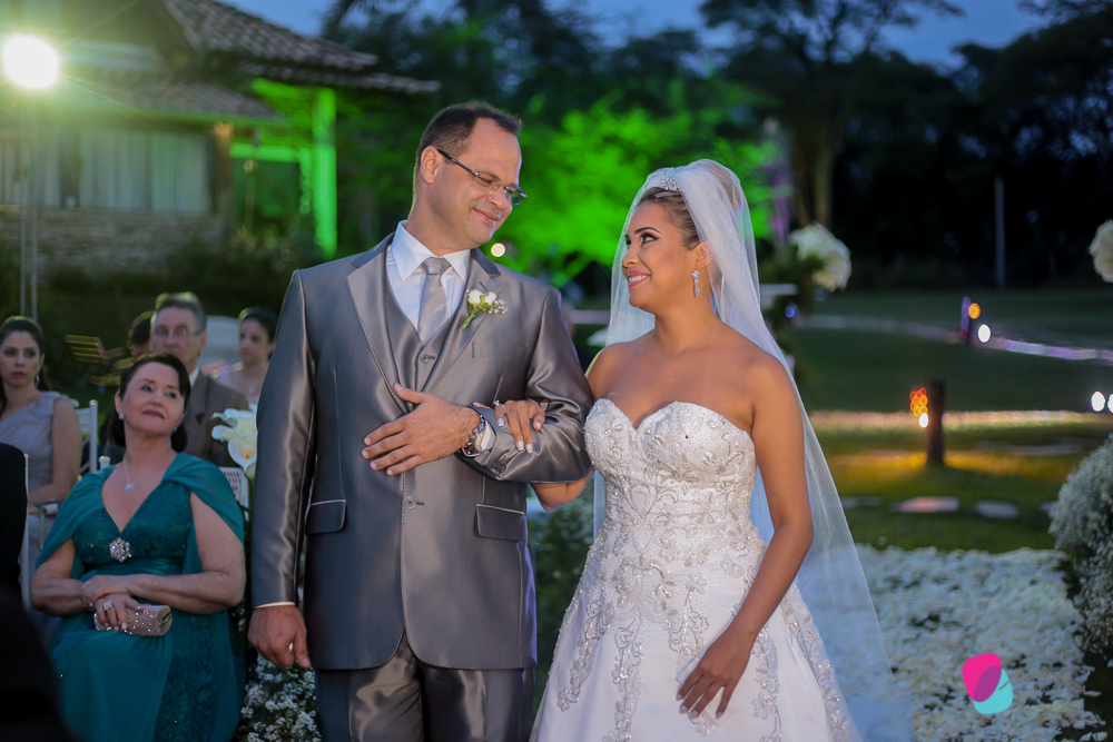 casamento, wedding, casamento na chapada, bistro da mata, fotografia de casamento, wedding day, noiva, vestido de noiva, rendas, detalhes, details, bride, smile, love, chapada, chapada dos guimaraes, mato grosso, case de dia, ponce fotografia, felipe ponc