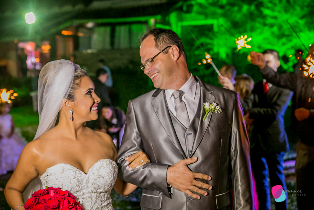 casamento, wedding, casamento na chapada, bistro da mata, fotografia de casamento, wedding day, noiva, vestido de noiva, rendas, detalhes, details, bride, smile, love, chapada, chapada dos guimaraes, mato grosso, case de dia, ponce fotografia, felipe ponc