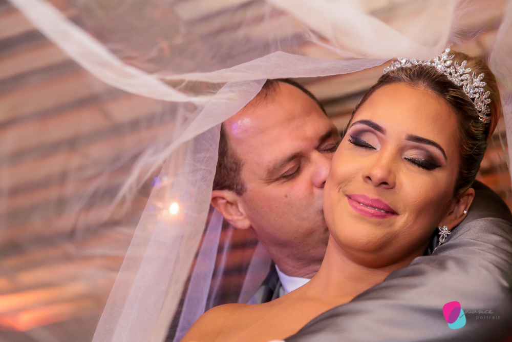 casamento, wedding, casamento na chapada, bistro da mata, fotografia de casamento, wedding day, noiva, vestido de noiva, rendas, detalhes, details, bride, smile, love, chapada, chapada dos guimaraes, mato grosso, case de dia, ponce fotografia, felipe ponc