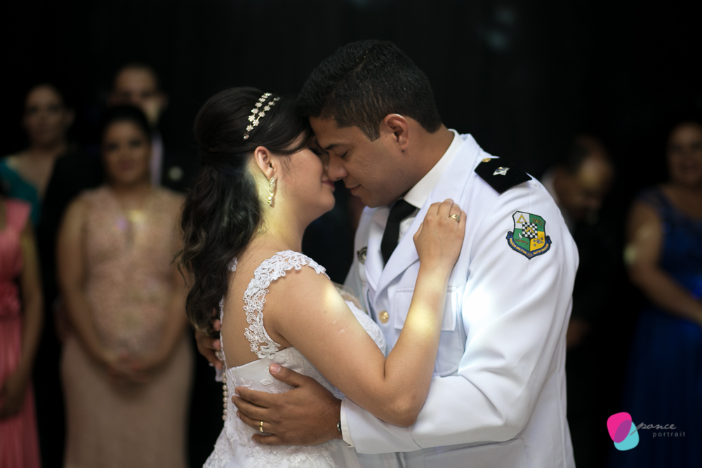 casamento, wedding day, wedding photo, photo wedding, fotografia de casamento, casamento em cuiaba, fotografos de cuiaba, fotografos de casamento, making off, salao, dia da noiva, bride, vestido de noiva, sapato de noiva, perfume de noiva, branco, white, 