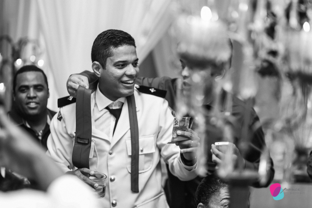 casamento, wedding day, wedding photo, photo wedding, fotografia de casamento, casamento em cuiaba, fotografos de cuiaba, fotografos de casamento, making off, salao, dia da noiva, bride, vestido de noiva, sapato de noiva, perfume de noiva, branco, white, 