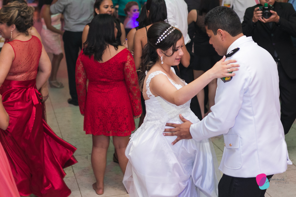 casamento, wedding day, wedding photo, photo wedding, fotografia de casamento, casamento em cuiaba, fotografos de cuiaba, fotografos de casamento, making off, salao, dia da noiva, bride, vestido de noiva, sapato de noiva, perfume de noiva, branco, white, 