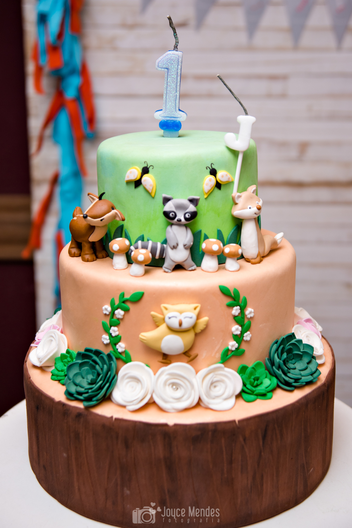 Bolo cenográfico com o tema raposinha de menino em aniversário infantil