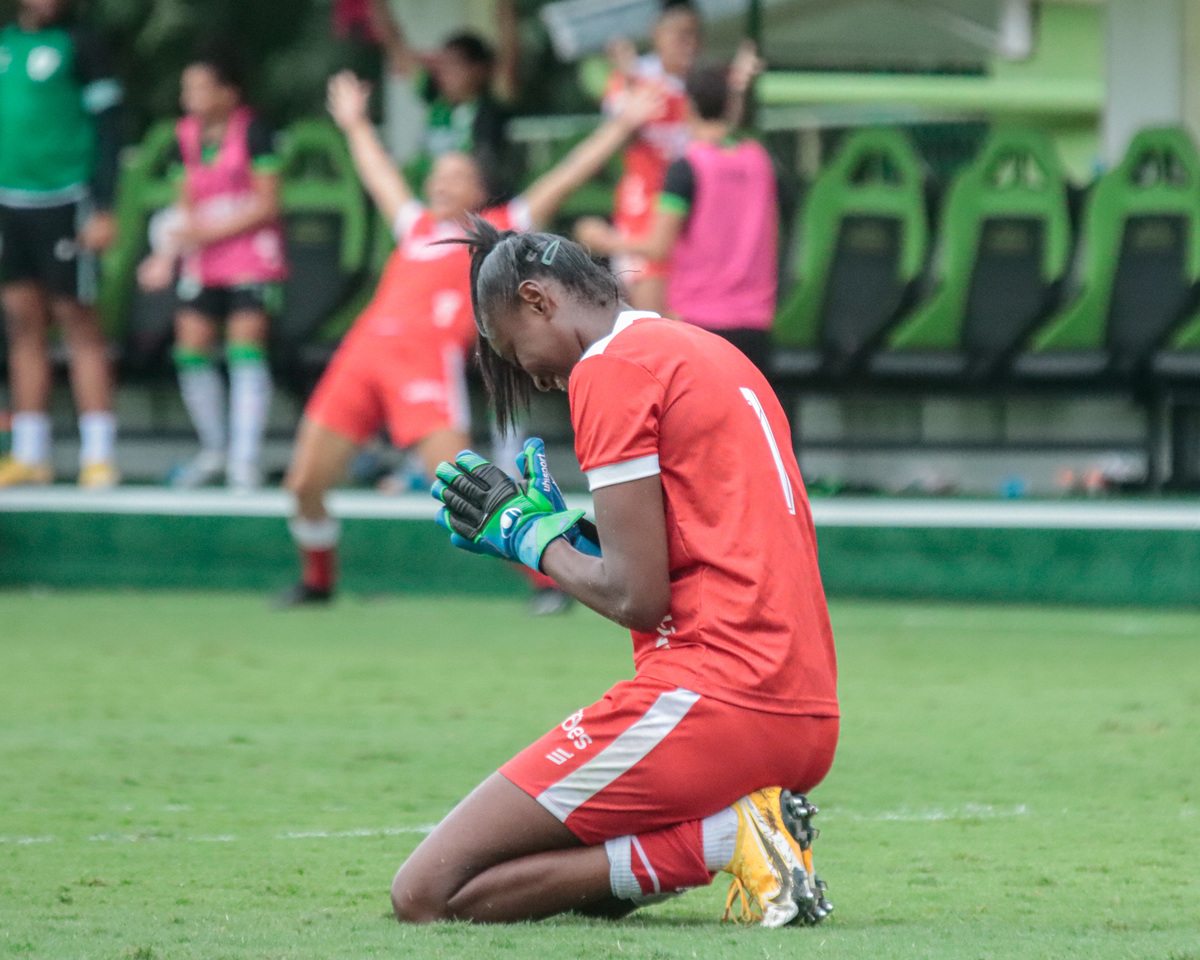 Fé e agradecimento a ELE em todo o tempo