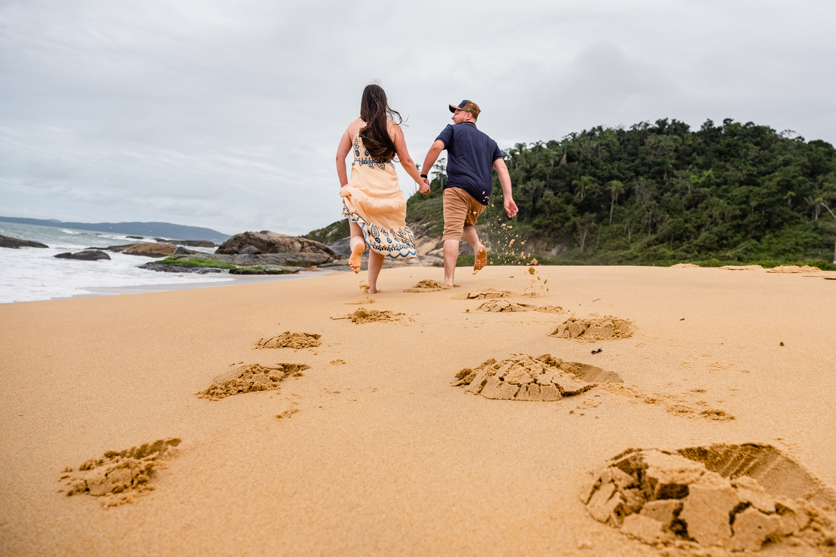 ensaio na praia Balneario Camboriu estaleirinho  pré casamento