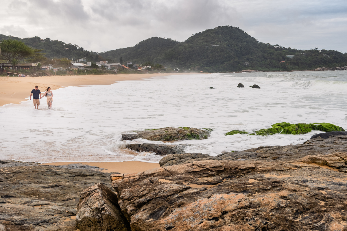 ensaio na praia Balneario Camboriu estaleirinho  pré casamento