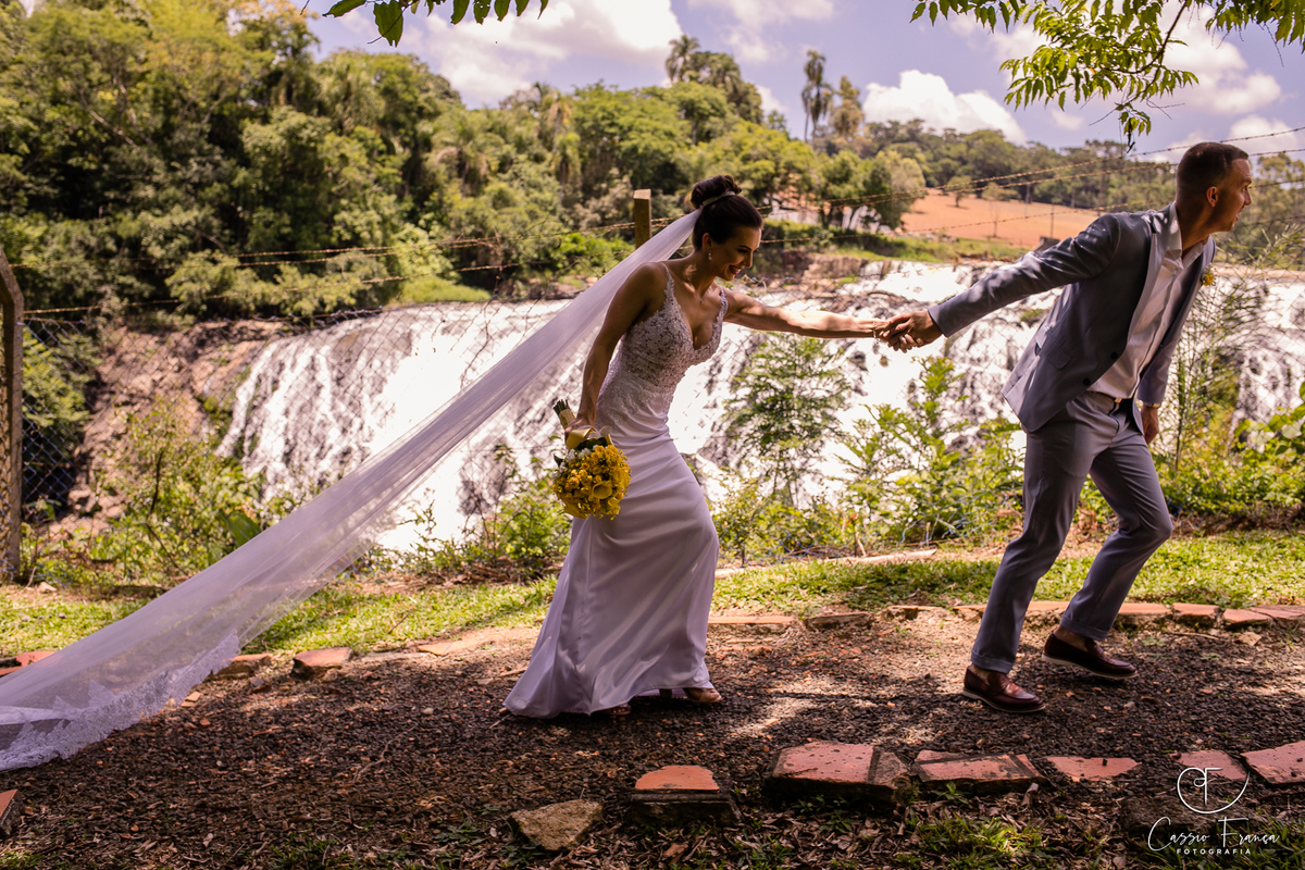 Casamento no Campo Prudentópolis. Ensaio pós casamento. noiva na cachoeira