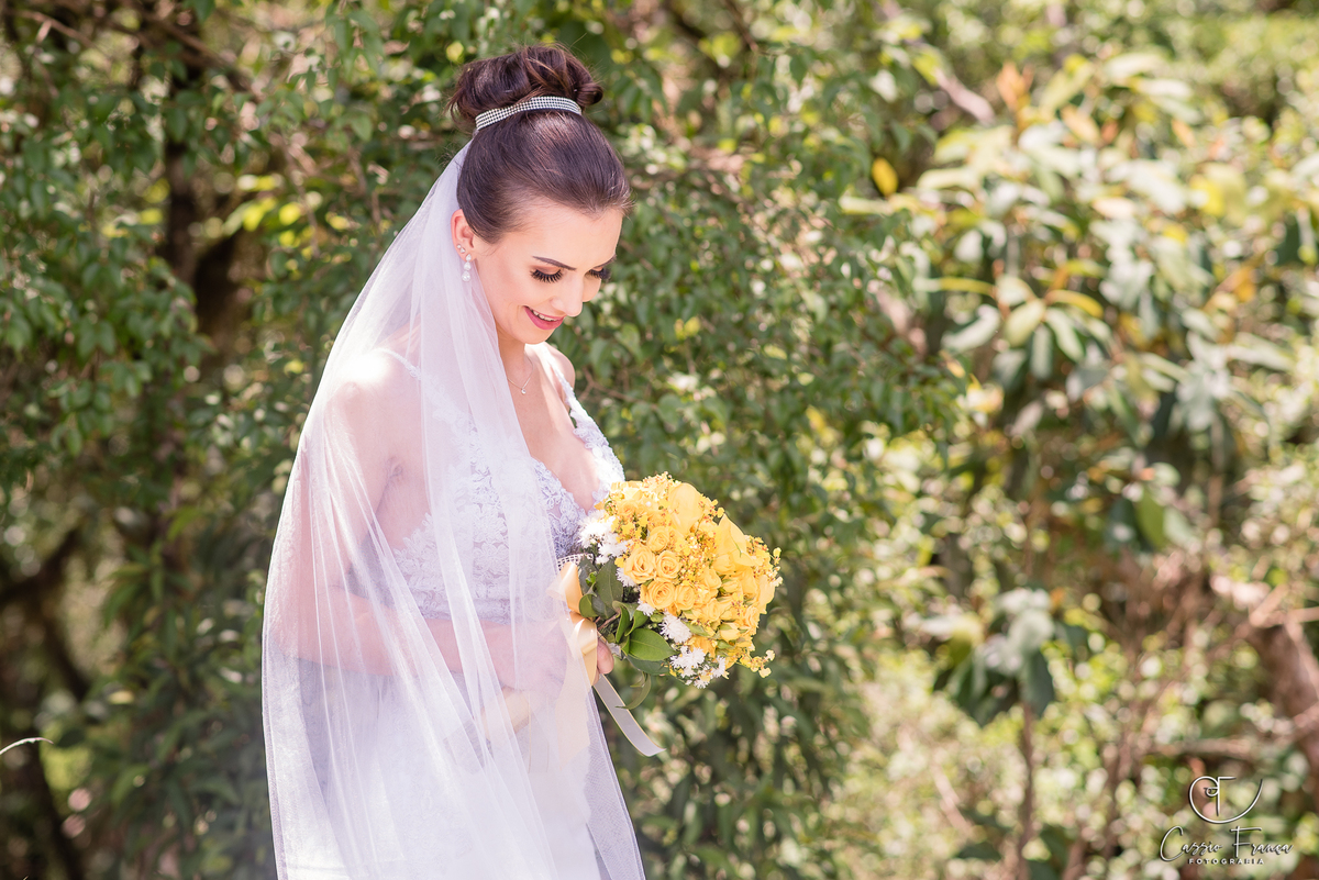 Casamento no Campo Prudentópolis. Ensaio pós casamento. Noiva na cachoeira