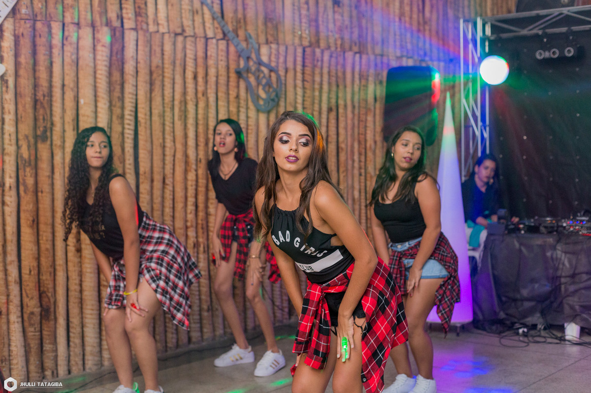 15 anos bh - 15 lindos anos-book 15 anos - estudio fotografico bh - festa 15 anos - book 15 anos - fazer book bh - fotos 15 anos - fotografa 15 anos