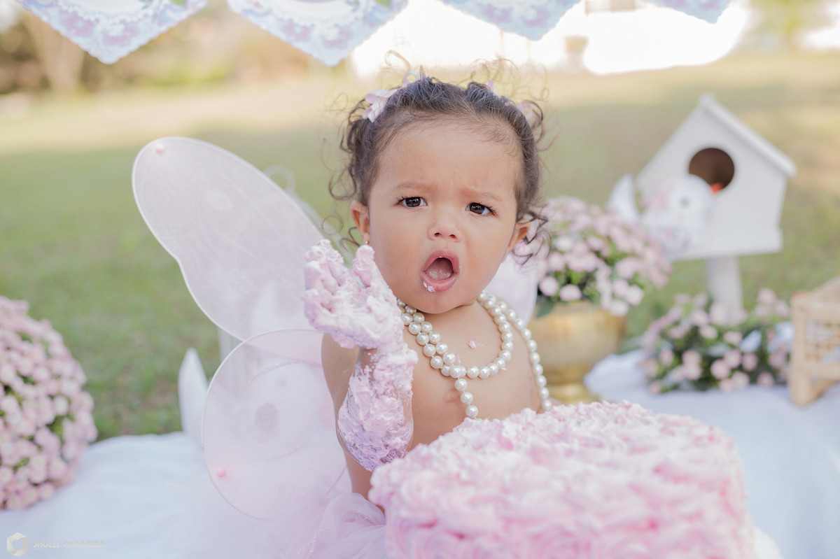 smash the cake-cake smash-belo horizonte-fotografia de criança-fotografia infantil-foto de criança-fotografo bh-fotografo de família-destruindo o bolo