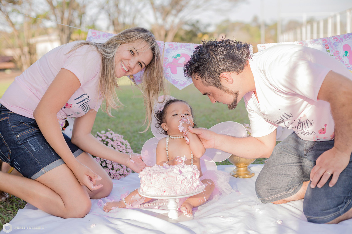 smash the cake-cake smash-belo horizonte-fotografia de criança-fotografia infantil-foto de criança-fotografo bh-fotografo de família-destruindo o bolo