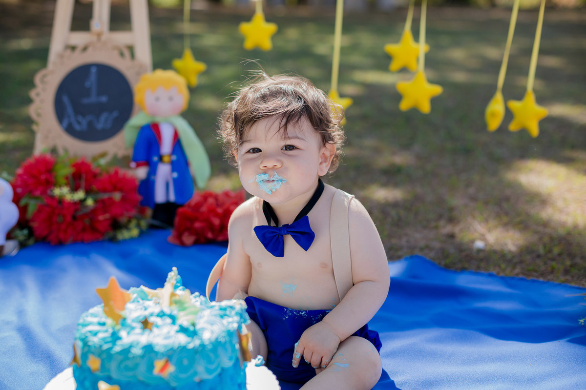 smashthecake-cakesmash-ensaioinfanti-ensaiomenino-ensaio1ano-festainfantil-festamenino-ensaioinfantilbh-fotografainfantilbh-fotograforibeiraodasneves-jhullitatagibafotografia-pequenoprincipe