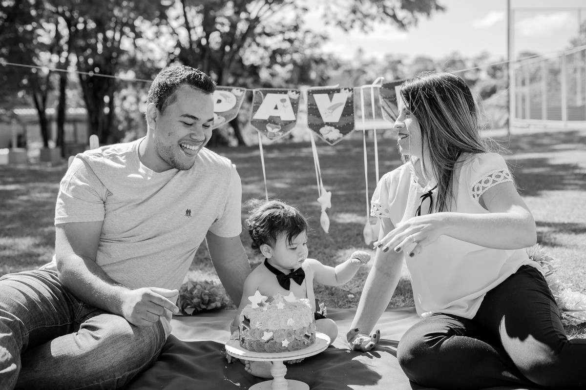 smashthecake-cakesmash-ensaioinfanti-ensaiomenino-ensaio1ano-festainfantil-festamenino-ensaioinfantilbh-fotografainfantilbh-fotograforibeiraodasneves-jhullitatagibafotografia-pequenoprincipe