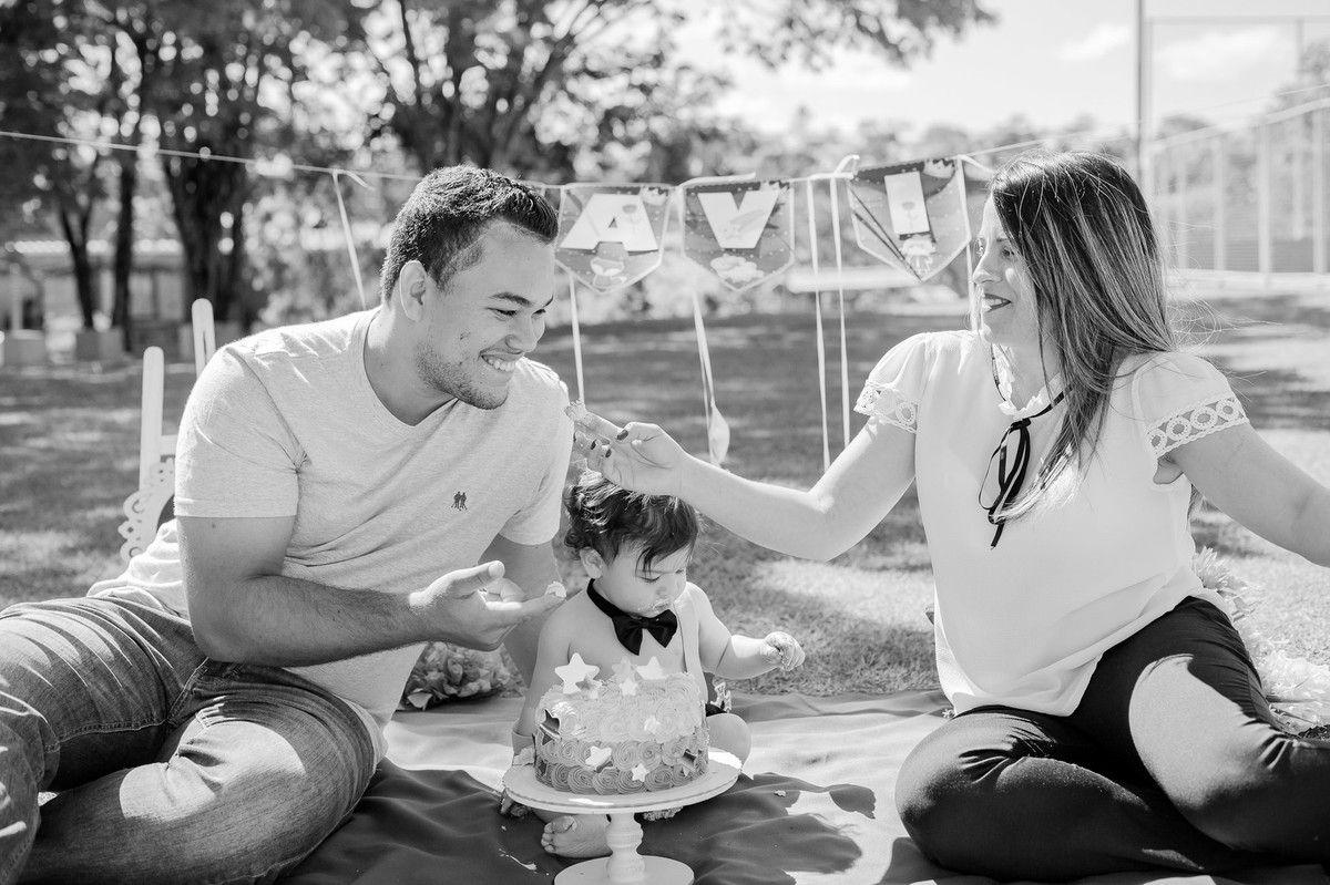 smashthecake-cakesmash-ensaioinfanti-ensaiomenino-ensaio1ano-festainfantil-festamenino-ensaioinfantilbh-fotografainfantilbh-fotograforibeiraodasneves-jhullitatagibafotografia-pequenoprincipe