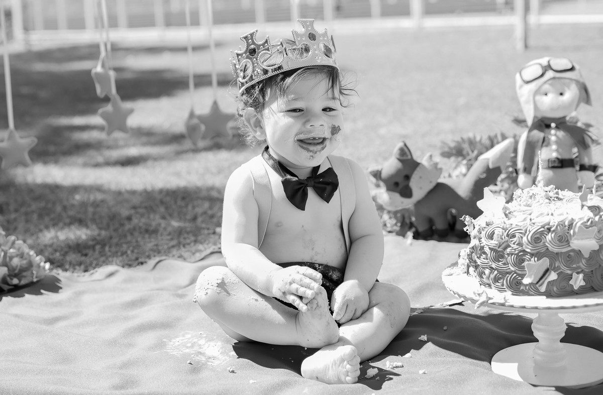 smashthecake-cakesmash-ensaioinfanti-ensaiomenino-ensaio1ano-festainfantil-festamenino-ensaioinfantilbh-fotografainfantilbh-fotograforibeiraodasneves-jhullitatagibafotografia-pequenoprincipe