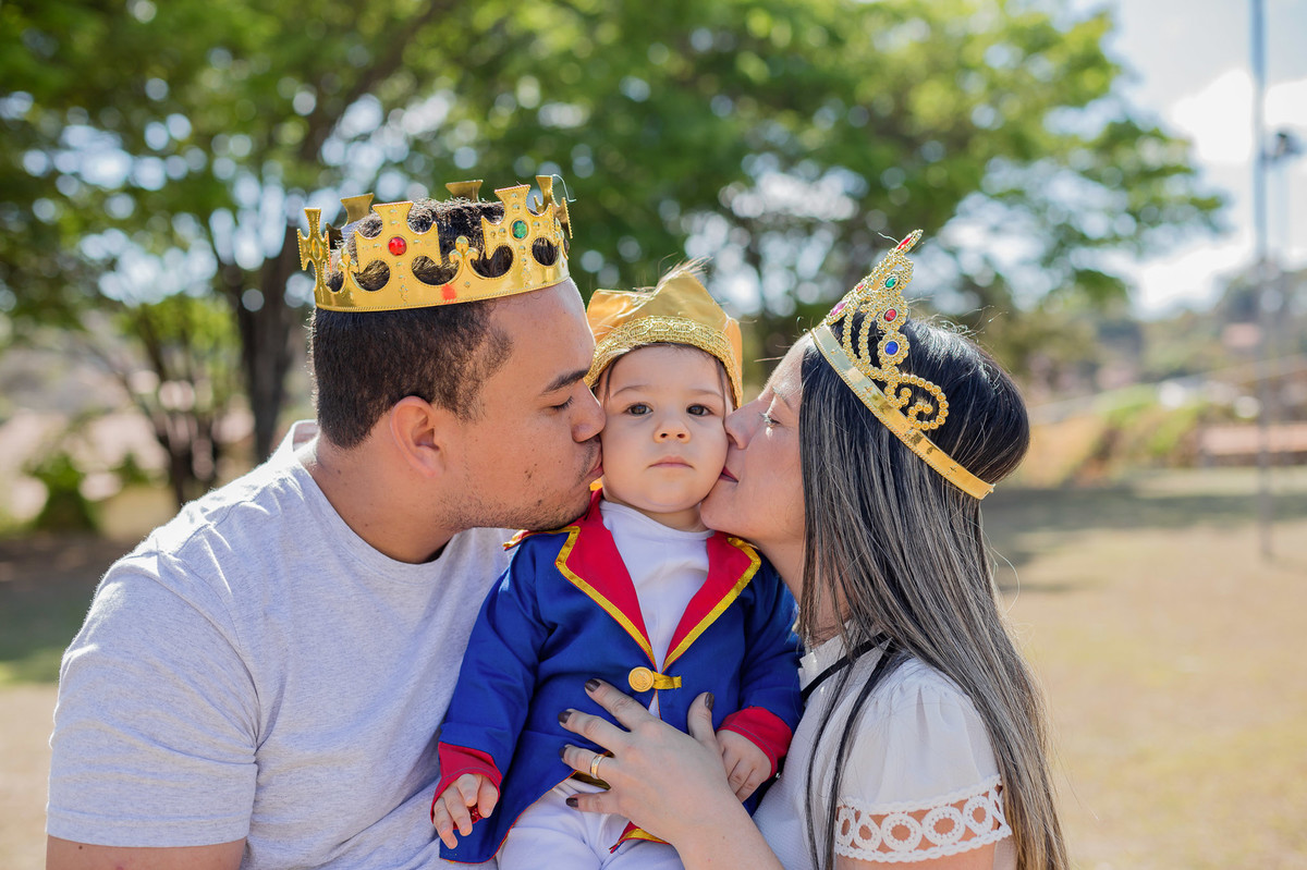 smashthecake-cakesmash-ensaioinfanti-ensaiomenino-ensaio1ano-festainfantil-festamenino-ensaioinfantilbh-fotografainfantilbh-fotograforibeiraodasneves-jhullitatagibafotografia-pequenoprincipe
