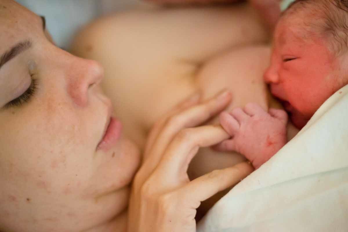 parto humanizado, pele a pele, hora de ouro, fotografia de parto sorocaba