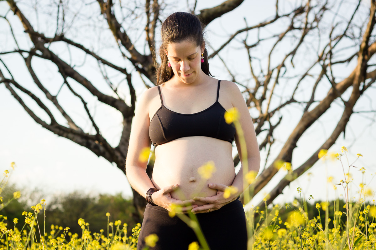 gestante flores amarelas