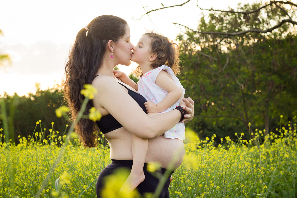 mãe gravida e filha