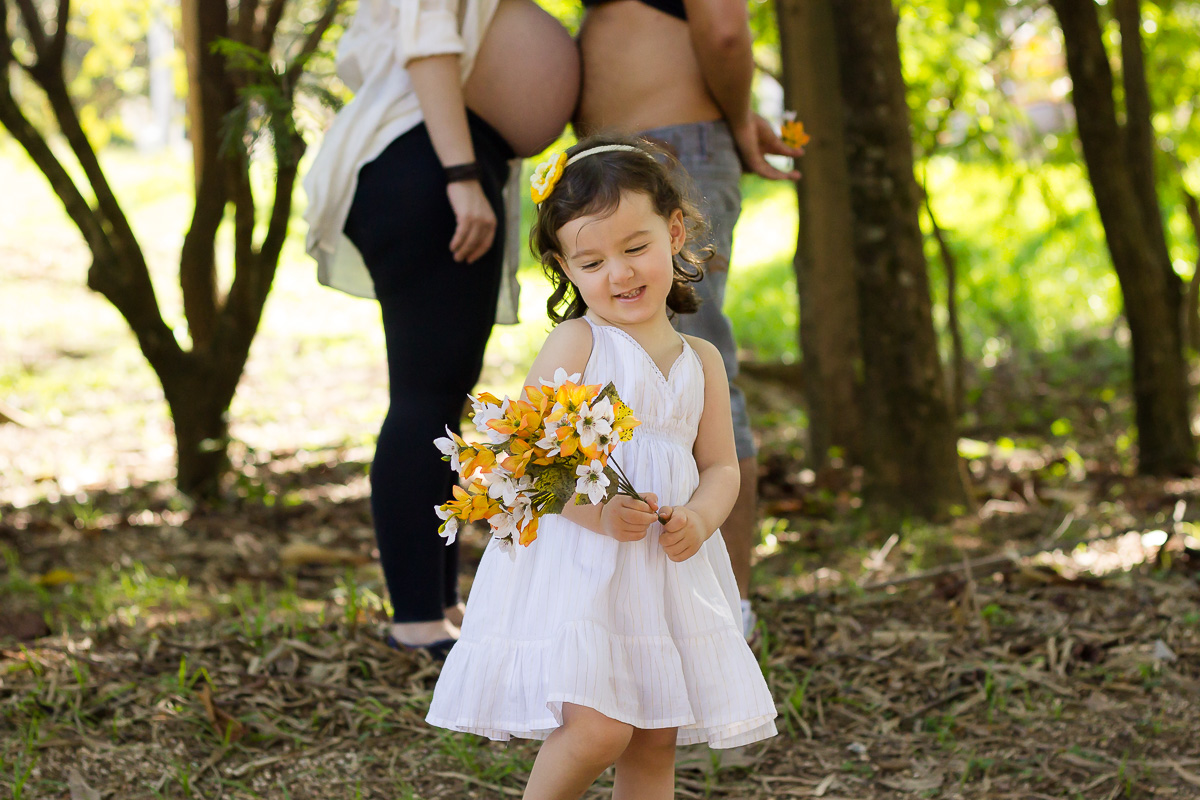 mãe grávida e filha