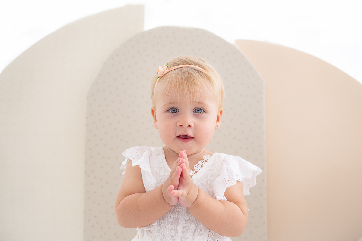Ensaio de 1 ano do bebê em estúdio Limeira SP clean Photoboutique Histórias e Memórias