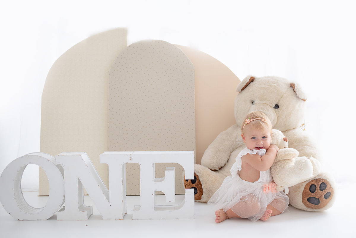 Ensaio de 1 ano bebê em estúdio Limeira SP clean Photoboutique Histórias e Memórias