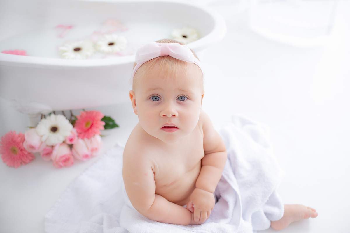 Hora do banho Acompanhamento do bebê em estúdio Limeira SP clean Photoboutique Histórias e Memórias