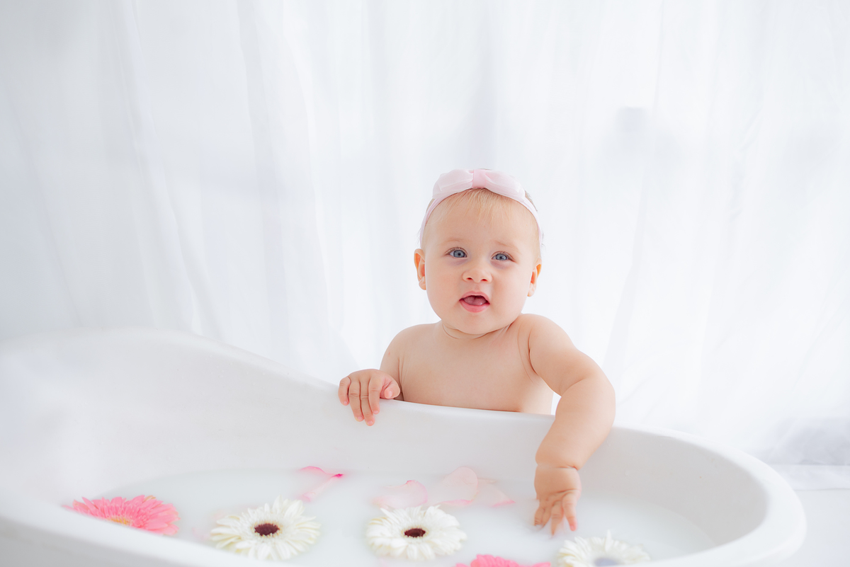 Hora do banho Acompanhamento do bebê em estúdio Limeira SP clean Photoboutique Histórias e Memórias
