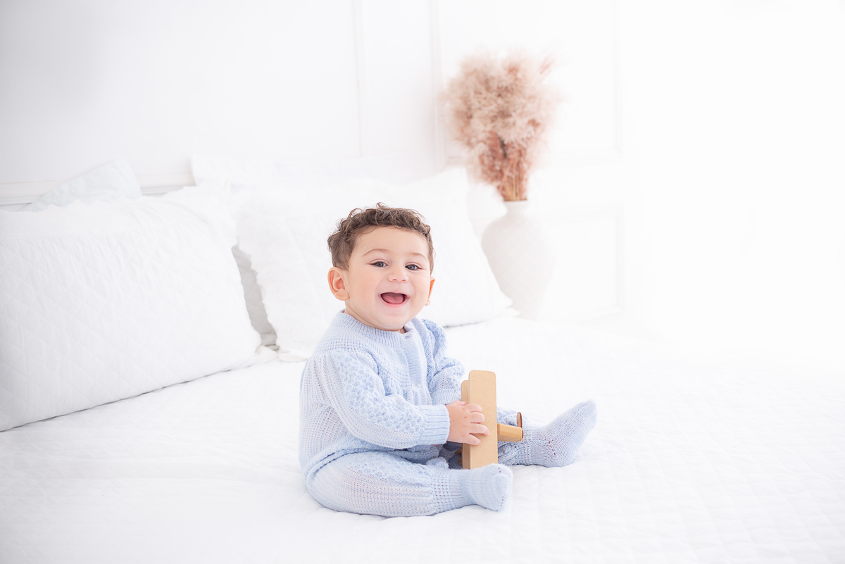 Acompanhamento do bebê em estúdio clean Limeira SP fotógrafa Dammarys Dias 