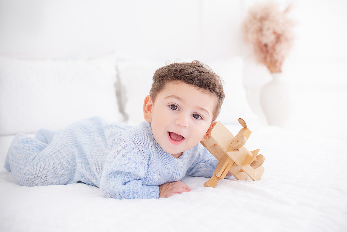 Acompanhamento do bebê em estúdio clean Limeira SP fotógrafa Dammarys Dias 