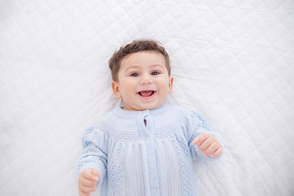 Acompanhamento do bebê em estúdio clean Limeira SP fotógrafa Dammarys Dias 