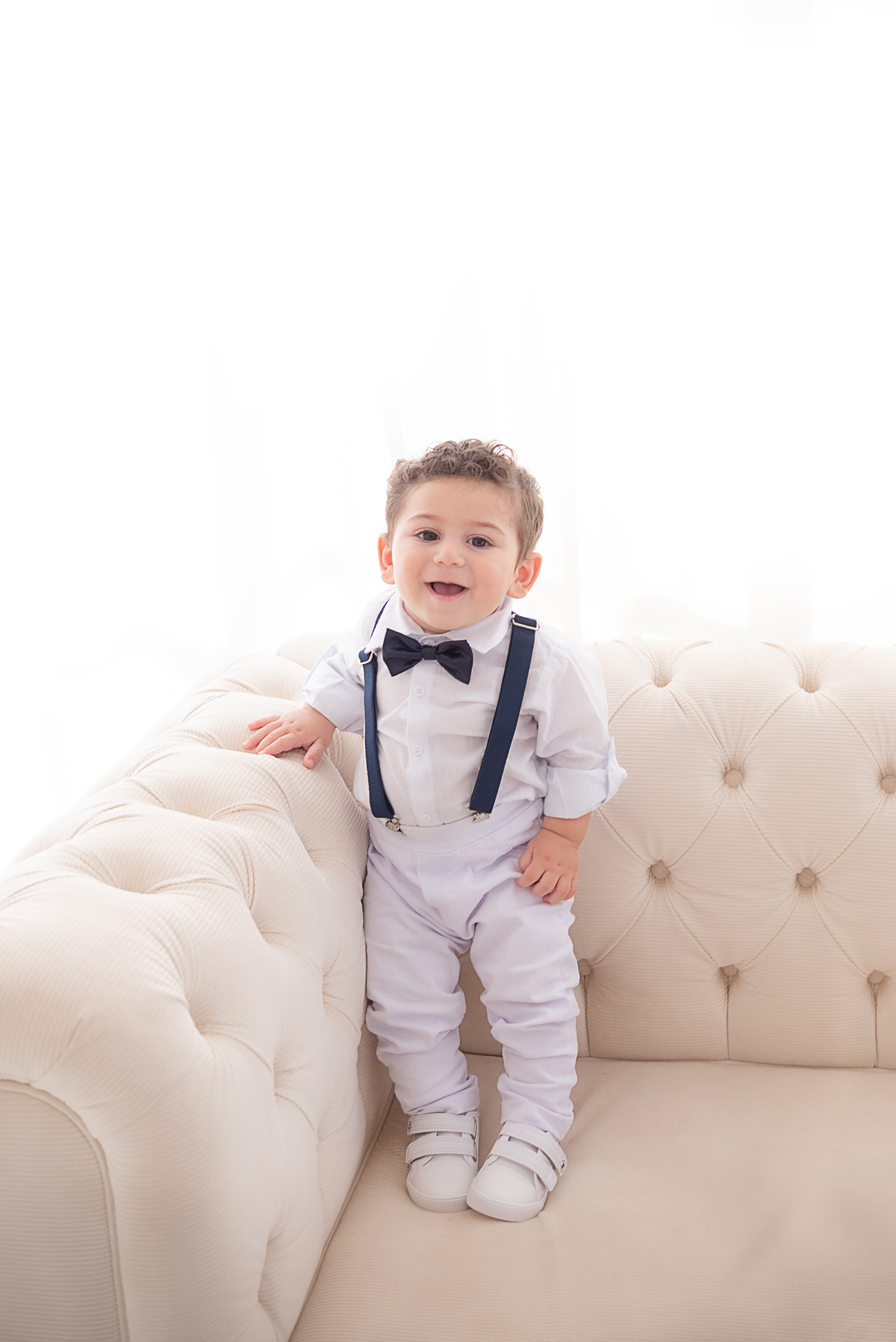 Acompanhamento do bebê em estúdio clean Limeira SP fotógrafa Dammarys Dias 