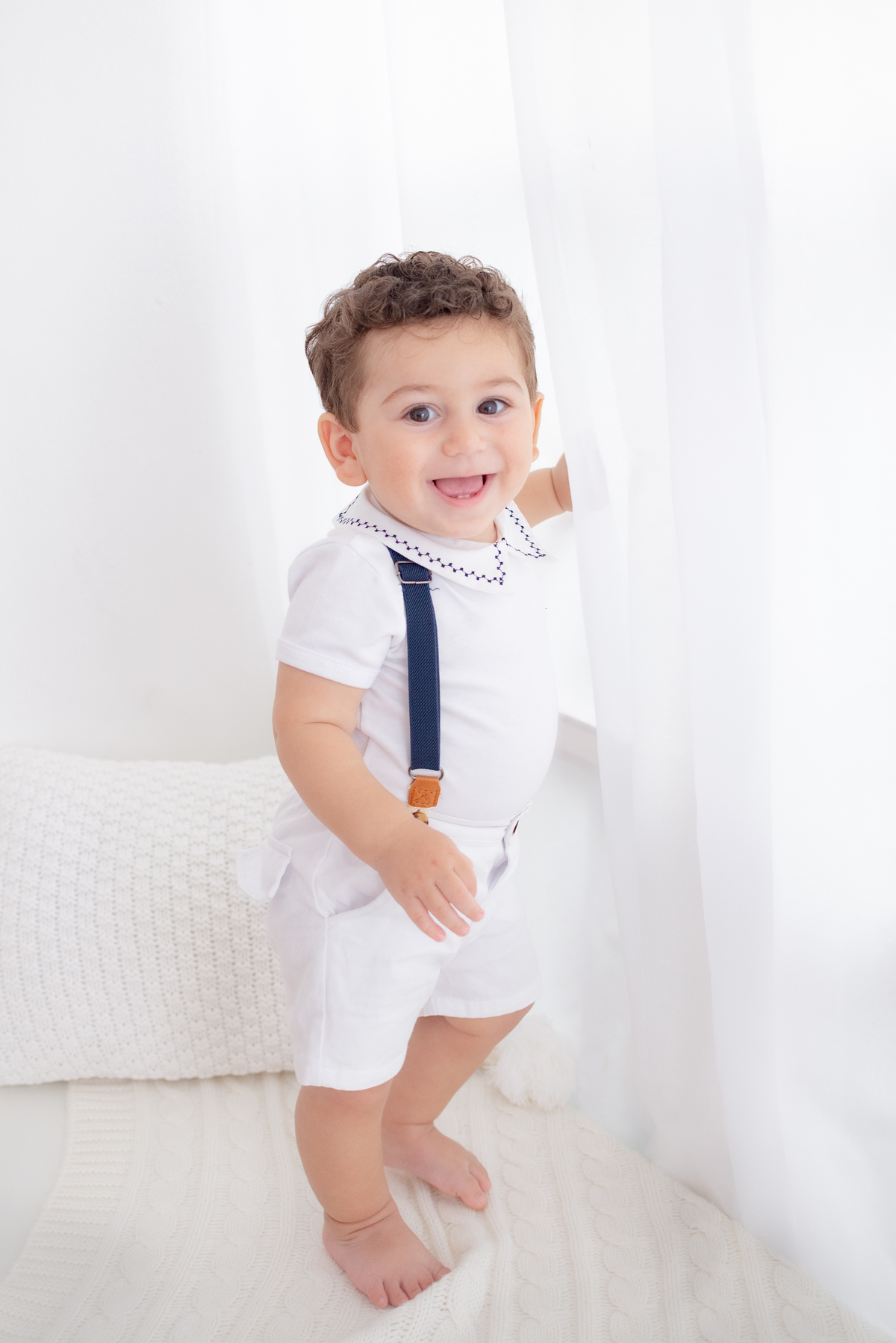 Acompanhamento do bebê em estúdio clean Limeira SP fotógrafa Dammarys Dias 