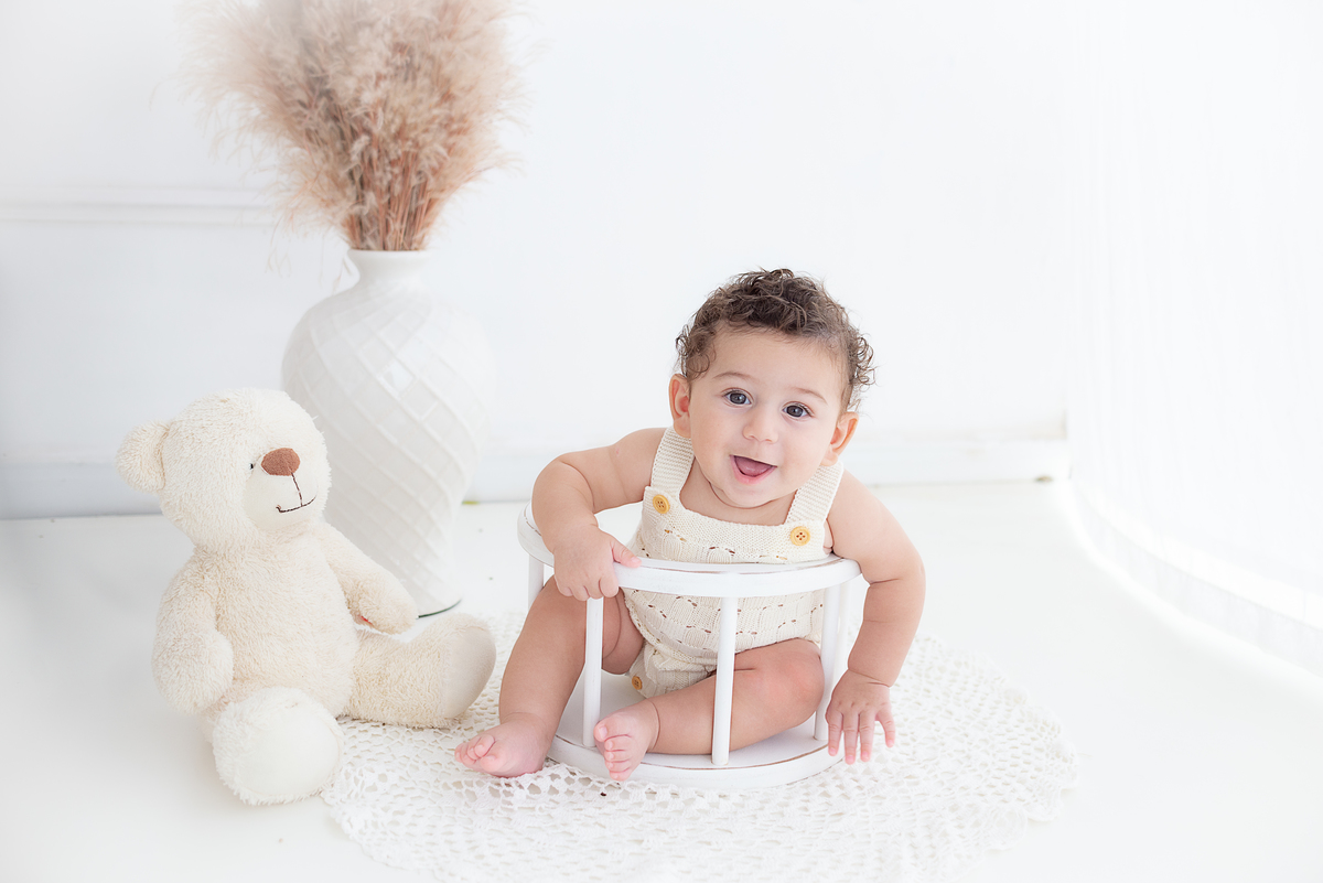 Acompanhamento do bebê em estúdio clean Limeira SP fotógrafa Dammarys Dias 