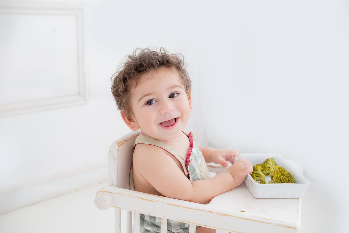 introdução alimentar Acompanhamento do bebê em estúdio clean Limeira SP fotógrafa Dammarys Dias 