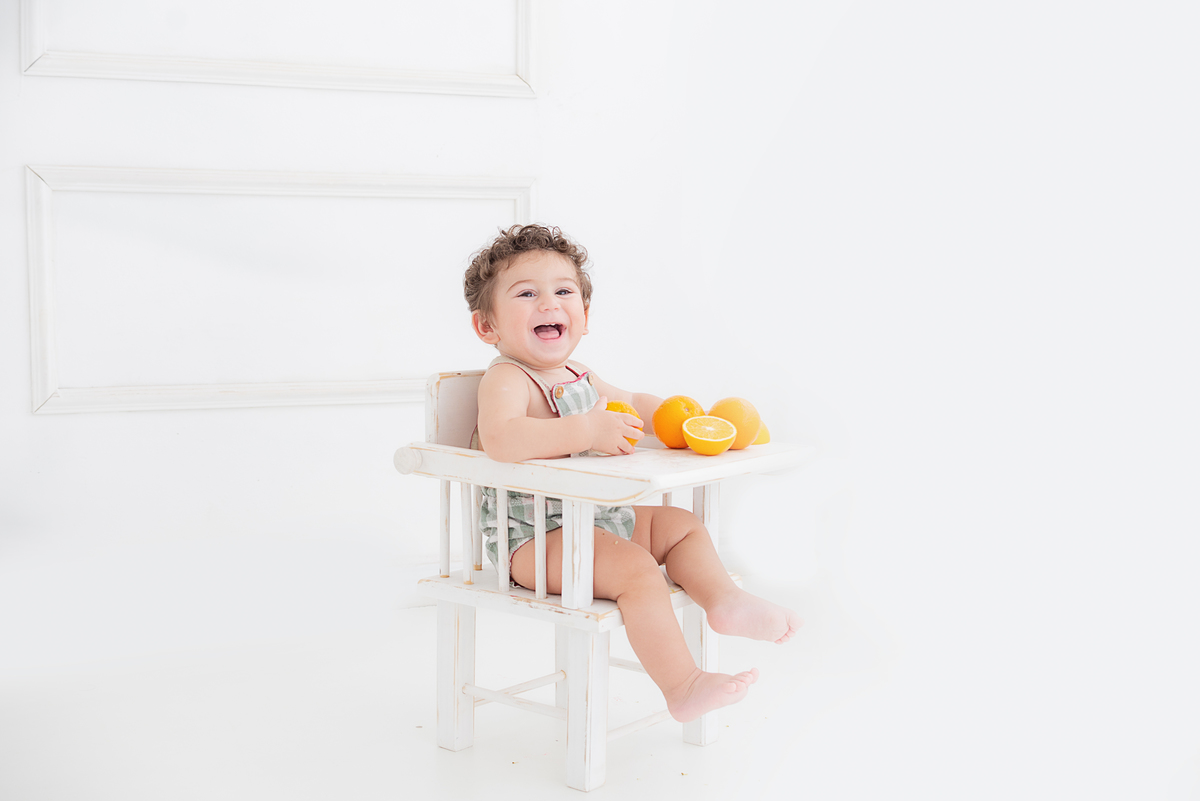 introdução alimentar Acompanhamento do bebê em estúdio clean Limeira SP fotógrafa Dammarys Dias 