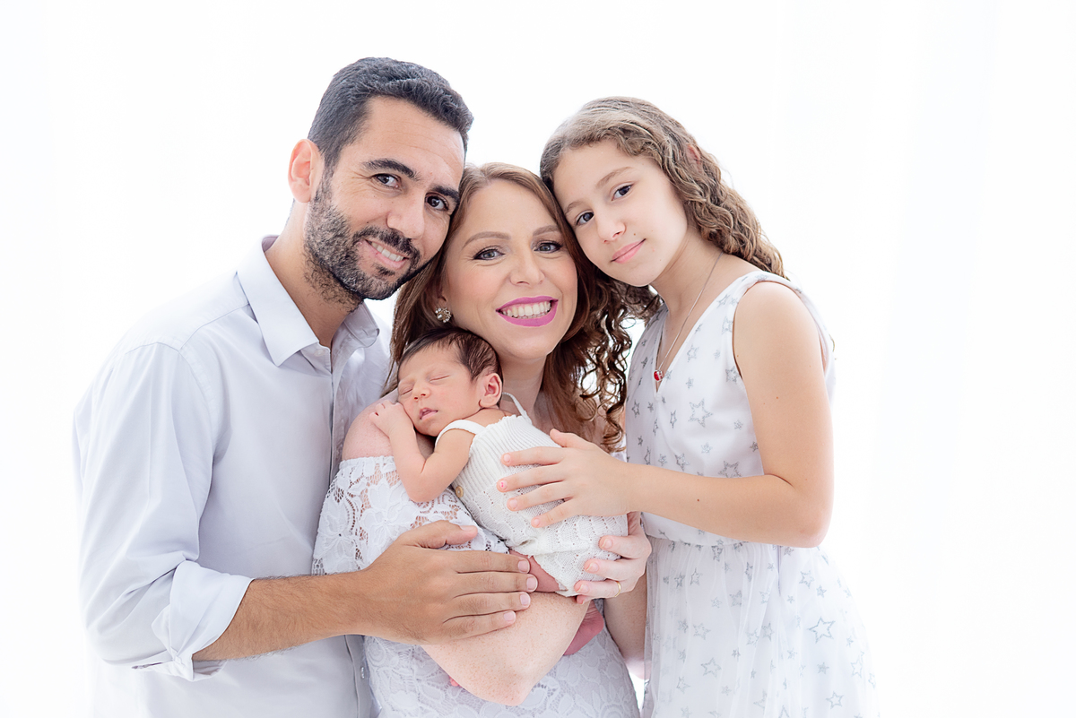 Acompanhamento do bebê em estúdio clean Limeira SP fotógrafa Dammarys Dias 