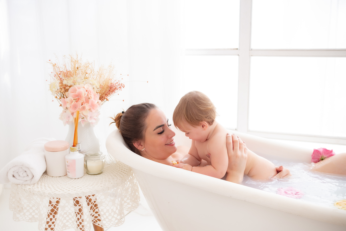 Ensaio na banheira mãe e filha sessão SPA estúdio Photoboutique Histórias e Memórias  Limeira SP
fotógrafa Dammarys Dias