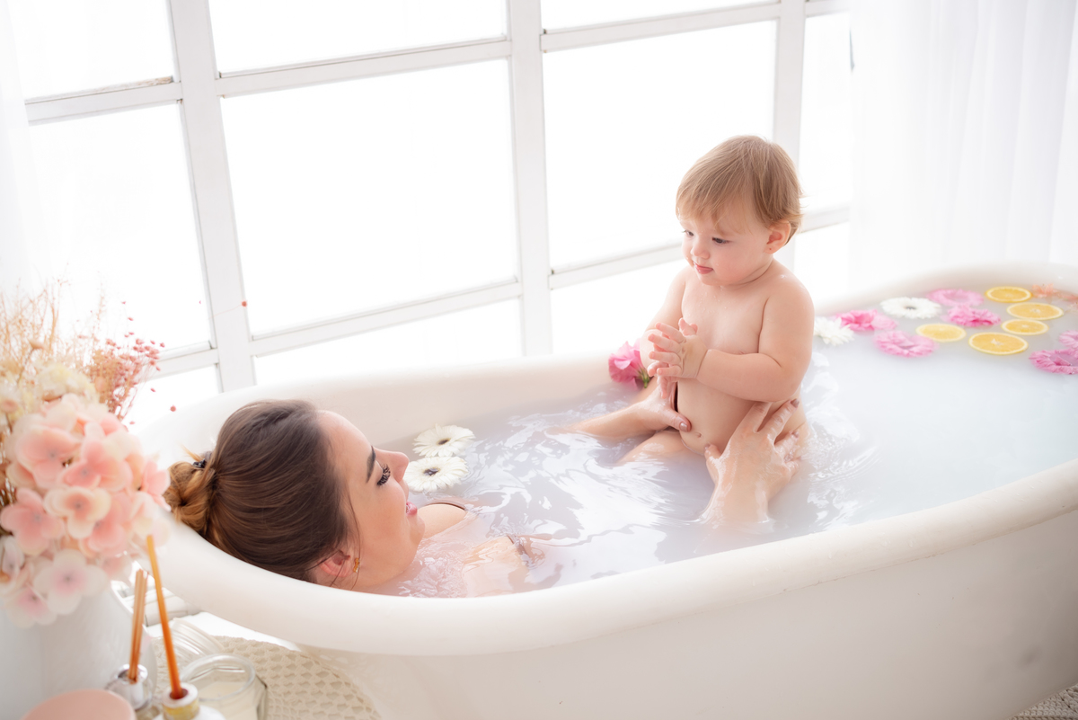 Ensaio na banheira mãe e filha sessão SPA estúdio Photoboutique Histórias e Memórias  Limeira SP
fotógrafa Dammarys Dias