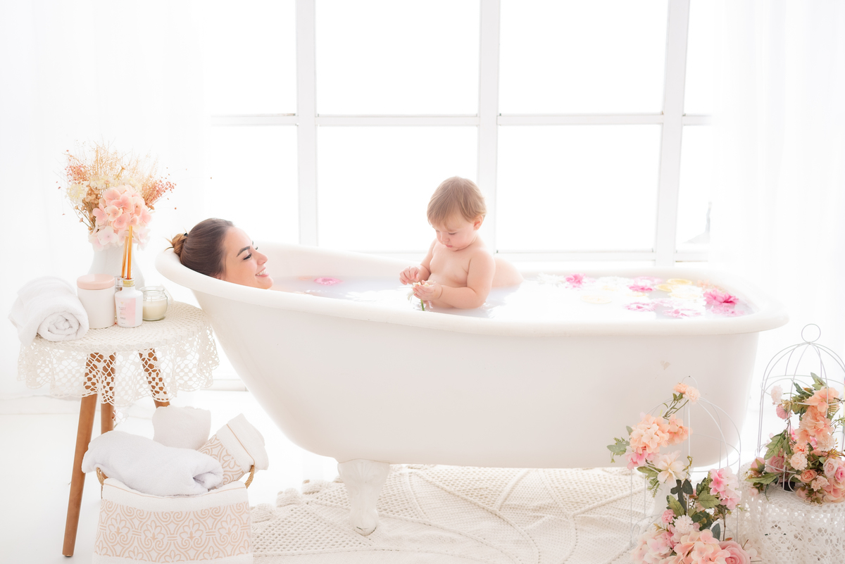 Ensaio na banheira mãe e filha sessão SPA estúdio Photoboutique Histórias e Memórias  Limeira SP
fotógrafa Dammarys Dias