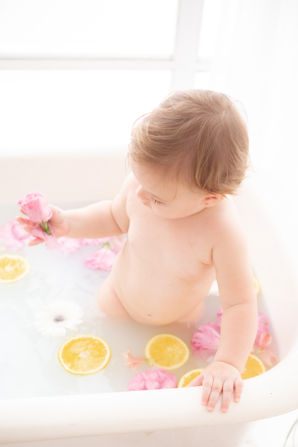 Ensaio na banheira  banho de leite bebê sessão SPA estúdio Photoboutique Histórias e Memórias  Limeira SP
fotógrafa Dammarys Dias