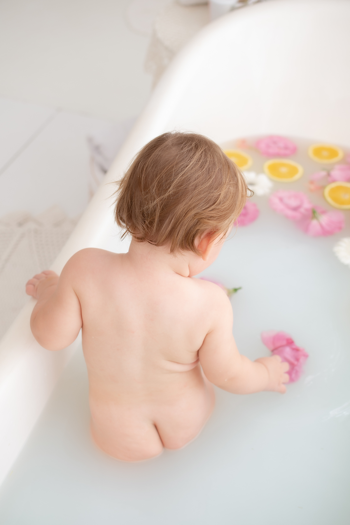 Ensaio na banheira  banho de leite bebê sessão SPA estúdio Photoboutique Histórias e Memórias  Limeira SP
fotógrafa Dammarys Dias