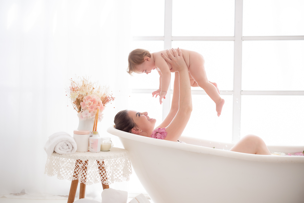 Ensaio na banheira mãe e filha sessão SPA estúdio Photoboutique Histórias e Memórias  Limeira SP
fotógrafa Dammarys Dias