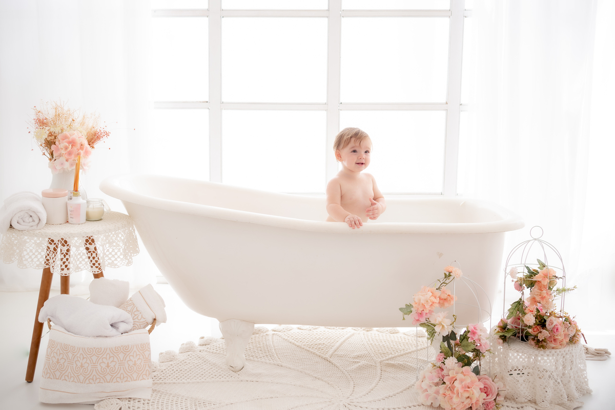 Ensaio na banheira banho de leite bebê sessão SPA estúdio Photoboutique Histórias e Memórias  Limeira SP
fotógrafa Dammarys Dias