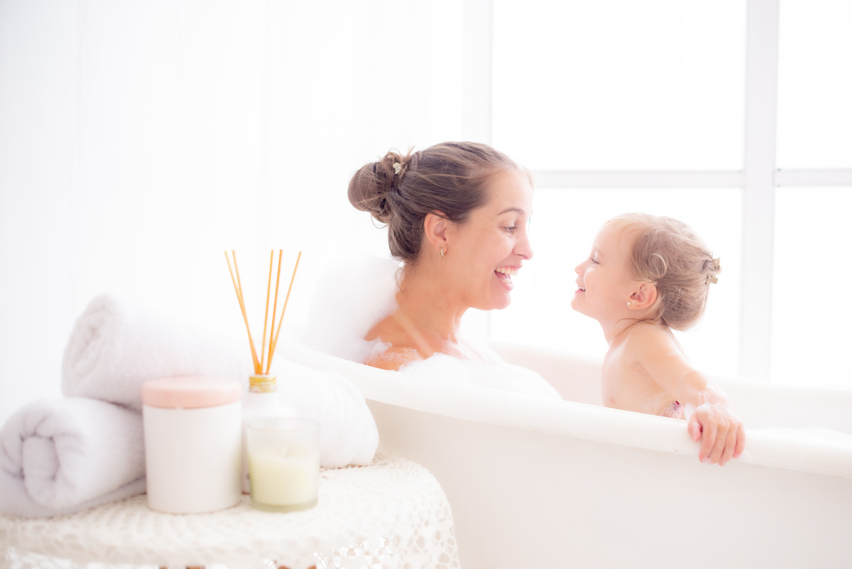 Ensaio na banheira mãe e filha sessão SPA estúdio Photoboutique Histórias e Memórias  Limeira SP
fotógrafa Dammarys Dias