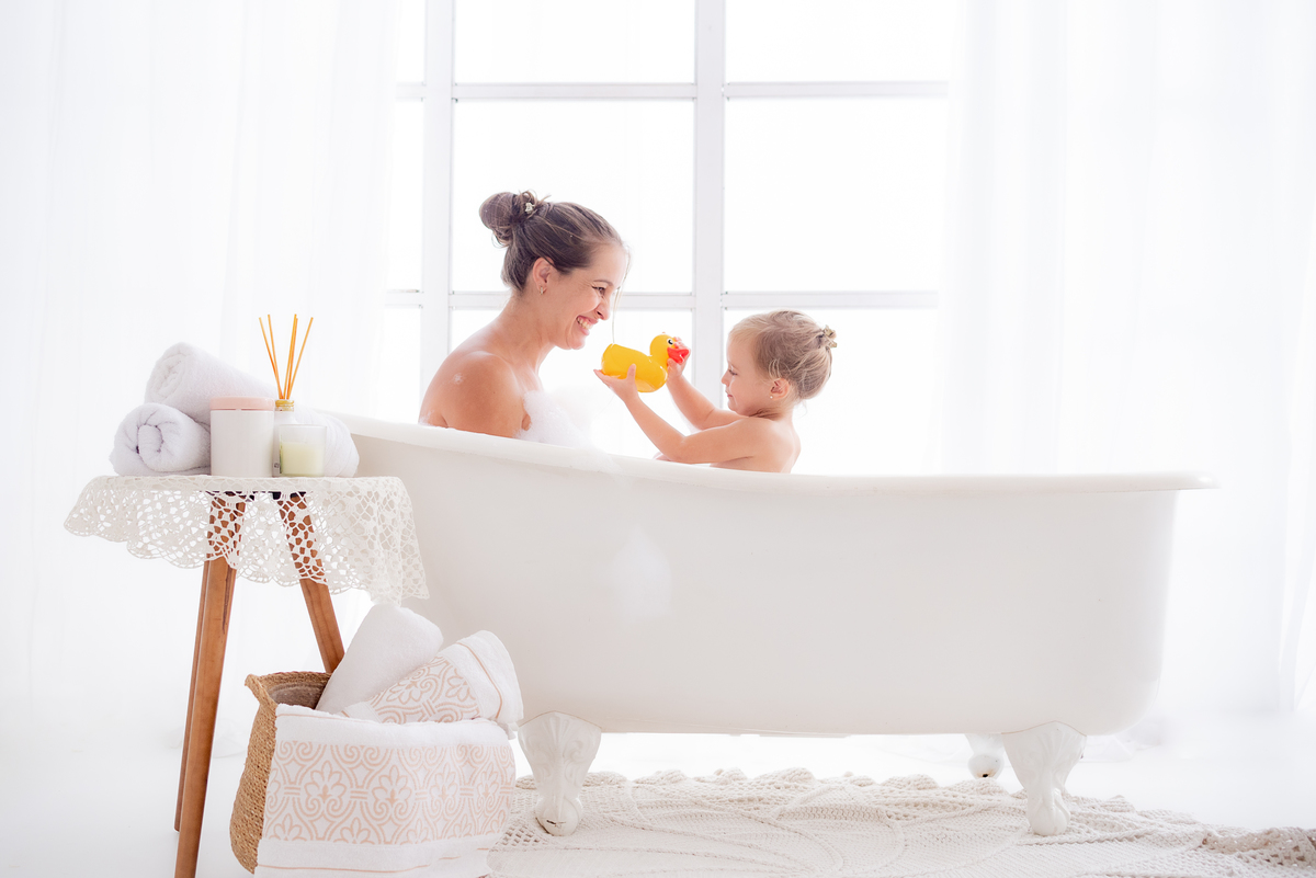 Ensaio na banheira mãe e filha sessão SPA estúdio Photoboutique Histórias e Memórias  Limeira SP
fotógrafa Dammarys Dias