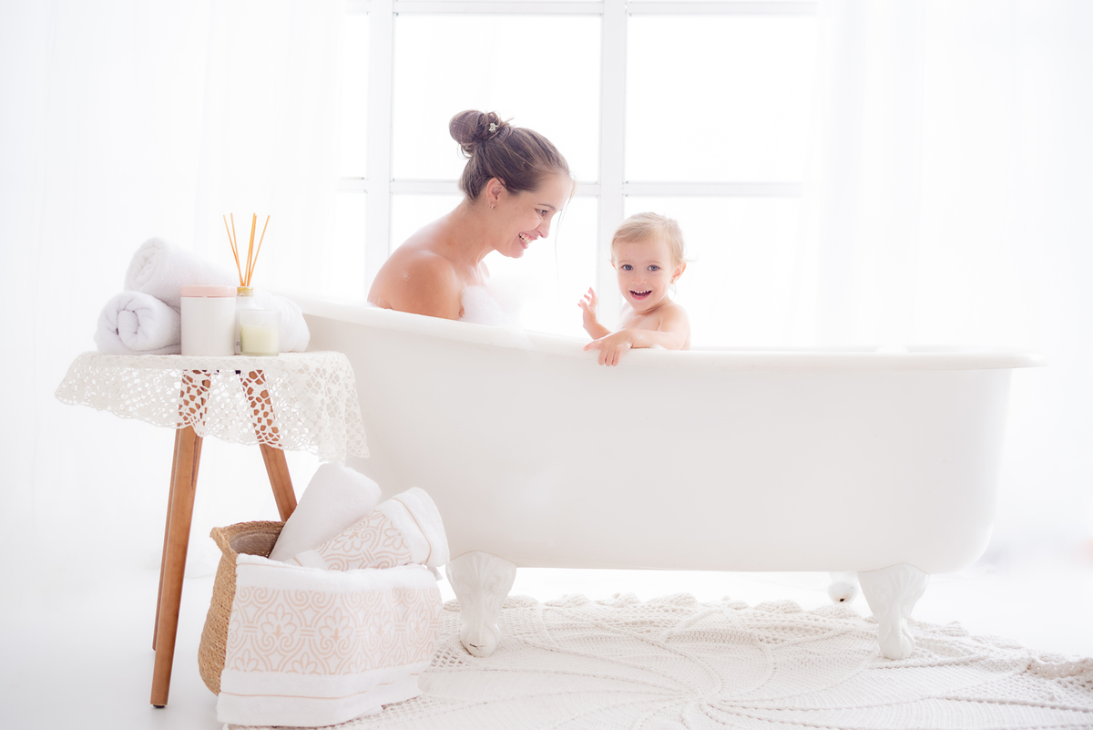 Ensaio na banheira mãe e filha sessão SPA estúdio Photoboutique Histórias e Memórias  Limeira SP
fotógrafa Dammarys Dias